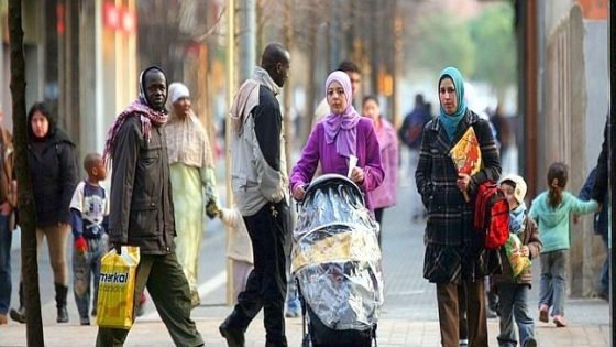المغاربة يغزون شوارع اسبانيا