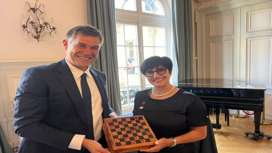 رئيسة الجامعة الملكية المغربية للشطرنج بباريس