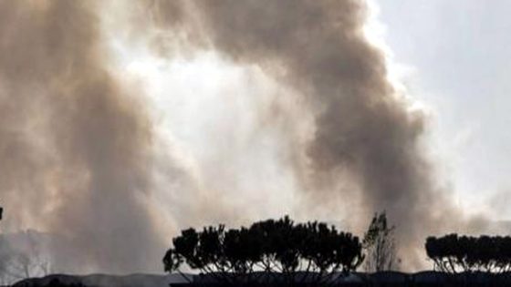انبعاث دخان غامض من باطن الأرض في مدينة أزيلال.