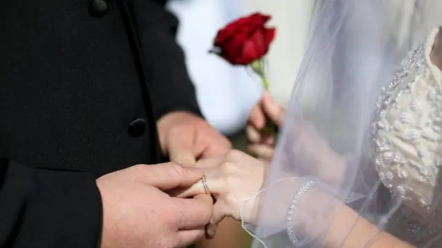 الزواج ليس عقد عمل أو صفقة تجارية