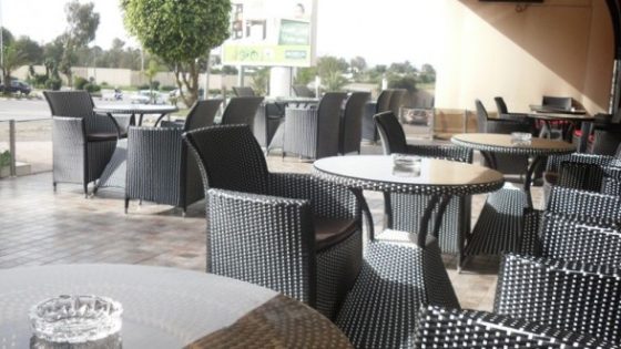 أرباب المقاهي والمطاعم يحتجون أمام البرلمان