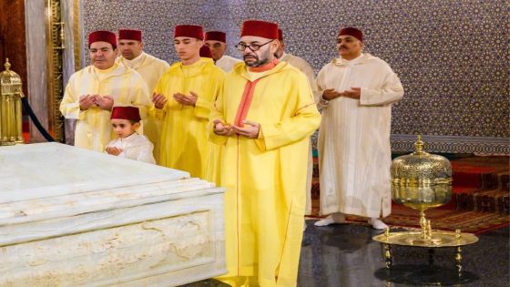 جلالة الملك محمد السادس يزور ضريح جده محمد الخامس